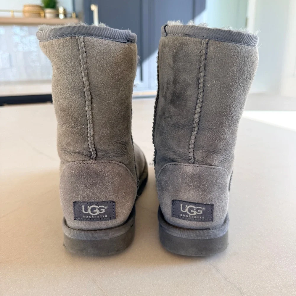 UGG Classic II Short Gray Suede Shearling Lined Winter Boots Womens Size 6